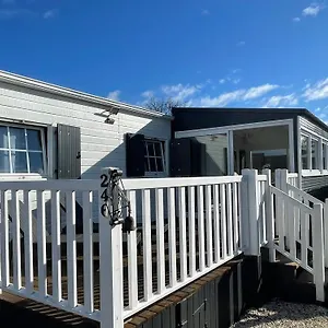 https://mobil-home-avec-piscine-sur-la-cote-de-granit-rose.inbrittany.com